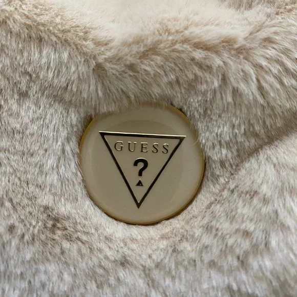 GUESS | Faux Fur Logo Bucket Hat - Picture 5 of 7